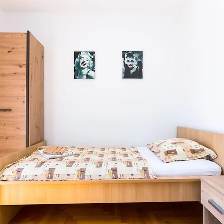 Апартаменты Sijan - 550m From The Beach Медулин