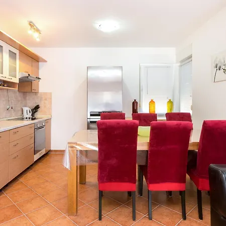 Апартаменты Sijan - 550m From The Beach Медулин
