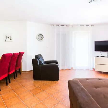 Apartman Sijan - 550m From The Beach *