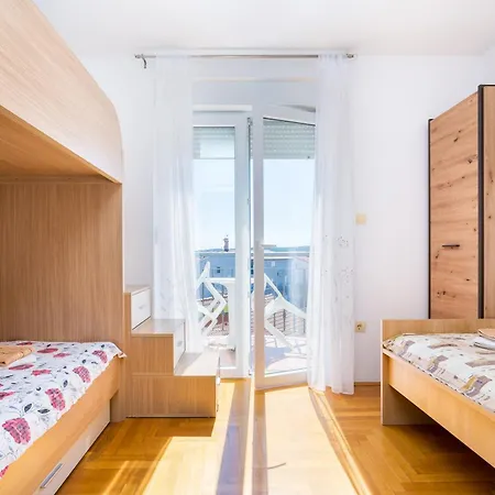 Apartman Sijan - 550m From The Beach
